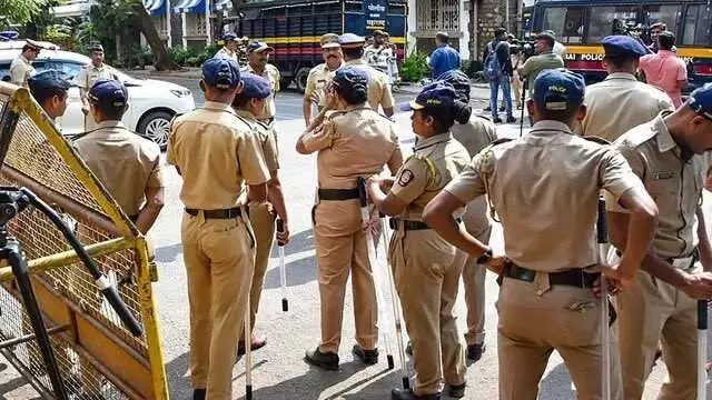 मुंबई में बम की धमकी से मचा हड़कंप, तटीय इलाकों में बढ़ाई गई निगरानी