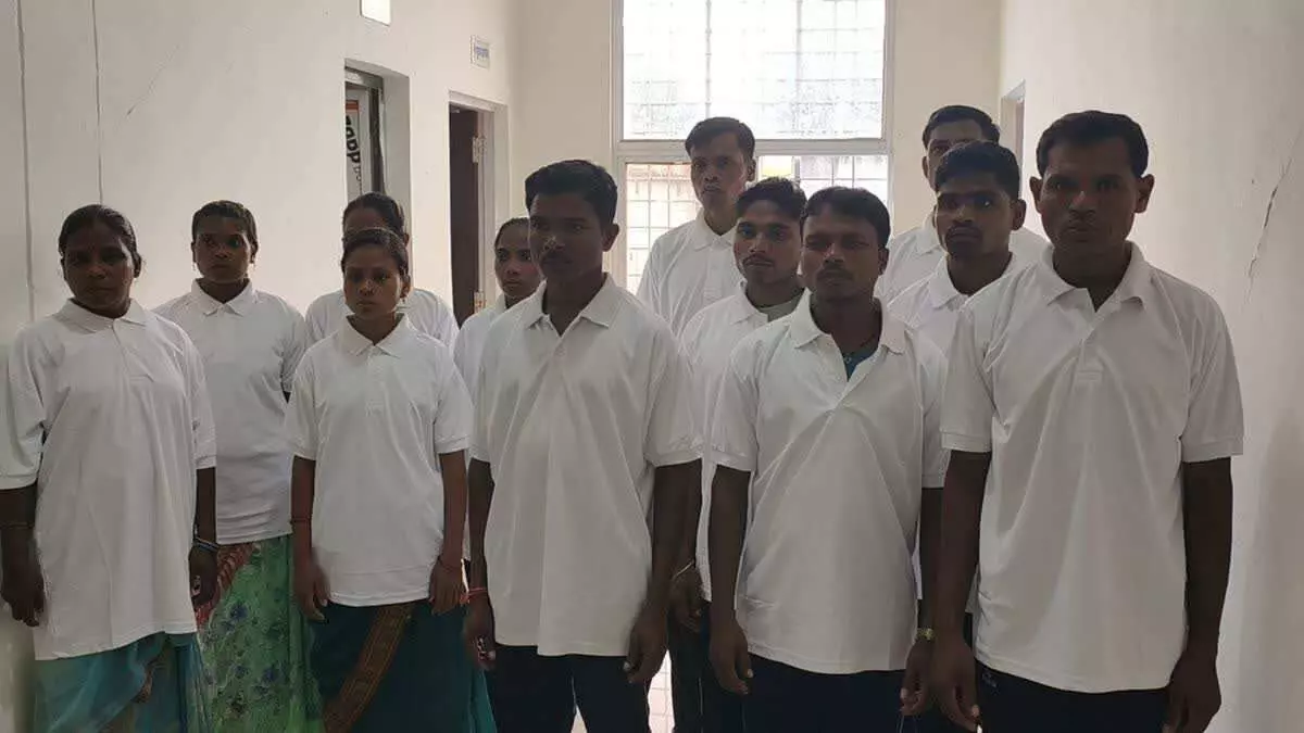 छत्तीसगढ़ में 12 नक्सलियों ने सुरक्षाबलों के सामने आत्मसमर्पण। छत्तीसगढ़ में 12 नक्सलियों ने सुरक्षाबलों के सामने आत्मसमर्पण।