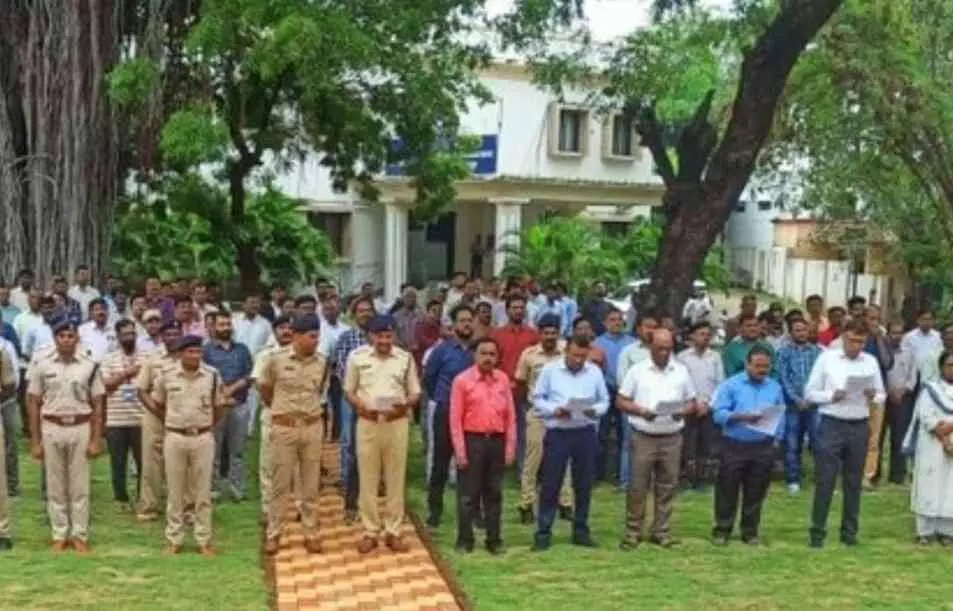 विजिलेंस अवेयरनेस वीक 2025, सोलापुर मंडल, मध्य रेल सोलापुर, ईमानदारी की शपथ, Vigilance Awareness Week 2025, Solapur Railway Division, Central Railway Solapur, Integrity Pledge विजिलेंस अवेयरनेस वीक 2025, सोलापुर मंडल, मध्य रेल सोलापुर, ईमानदारी की शपथ, Vigilance Awareness Week 2025, Solapur Railway Division, Central Railway Solapur, Integrity Pledge