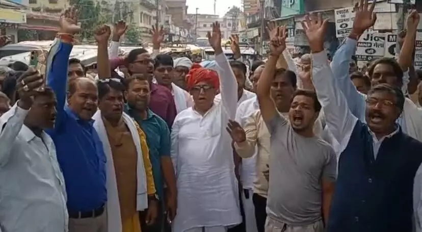 The Mali community has been outraged by the demolition of the foundation stone plaque laid by former Chief Minister Ashok Gehlot at the Idgah Circle. The Mali community has been outraged by the demolition of the foundation stone plaque laid by former Chief Minister Ashok Gehlot at the Idgah Circle.