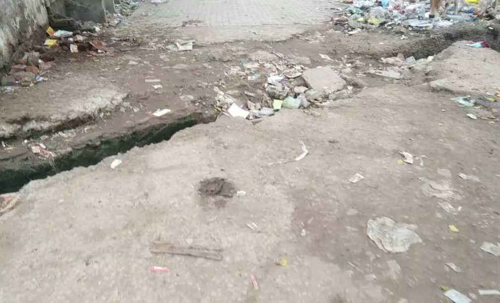 Negligent administration: Danger looms over the blocked road for two months Negligent administration: Danger looms over the blocked road for two months