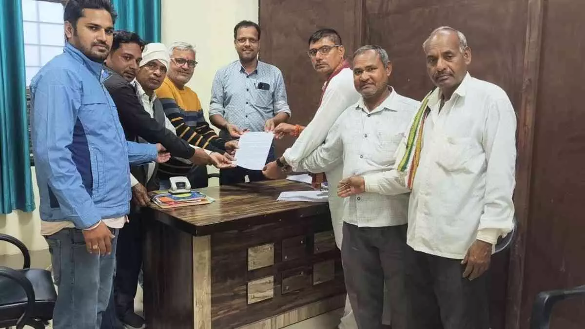 Ration Dealer Association submitted memorandum in Deeg, raised demand for door step delivery and improvement in consumer distribution system Ration Dealer Association submitted memorandum in Deeg, raised demand for door step delivery and improvement in consumer distribution system