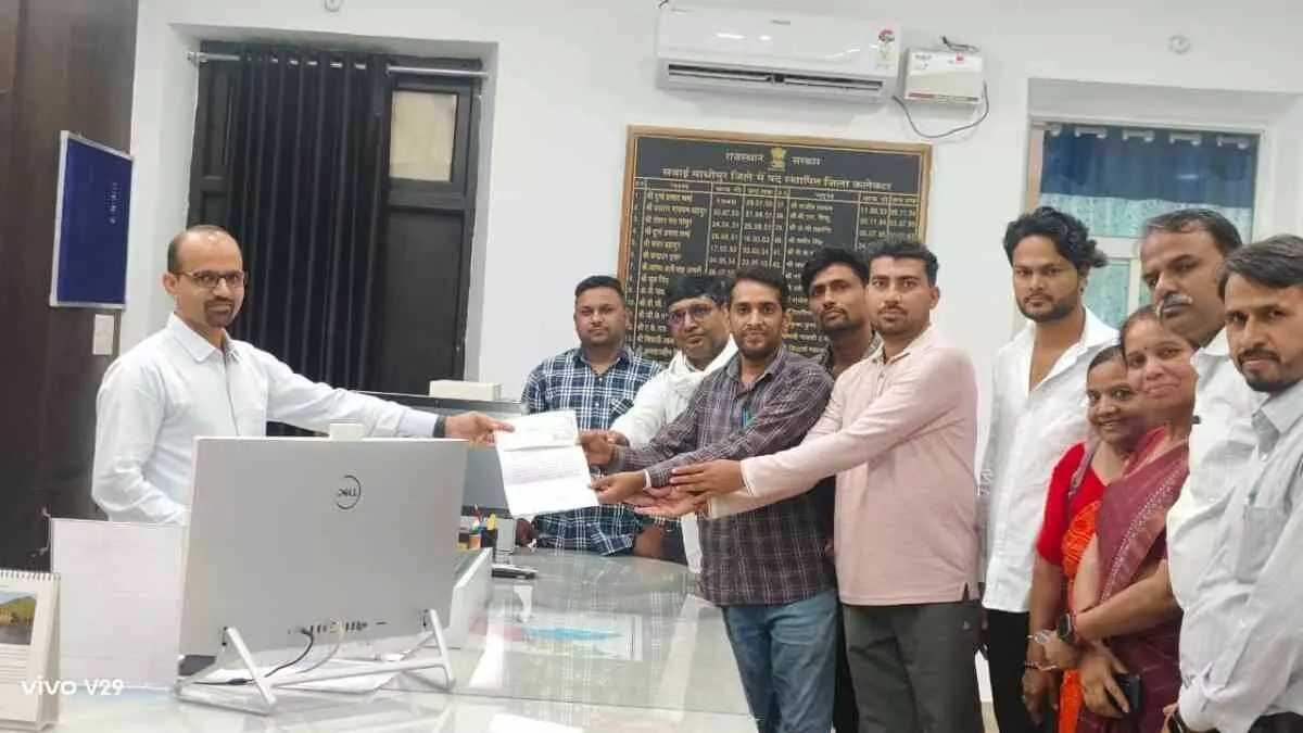 Example of village Bandha: Government school will get a grant of Rs 8.75 lakh due to participation of villagers in education development. Example of village Bandha: Government school will get a grant of Rs 8.75 lakh due to participation of villagers in education development.