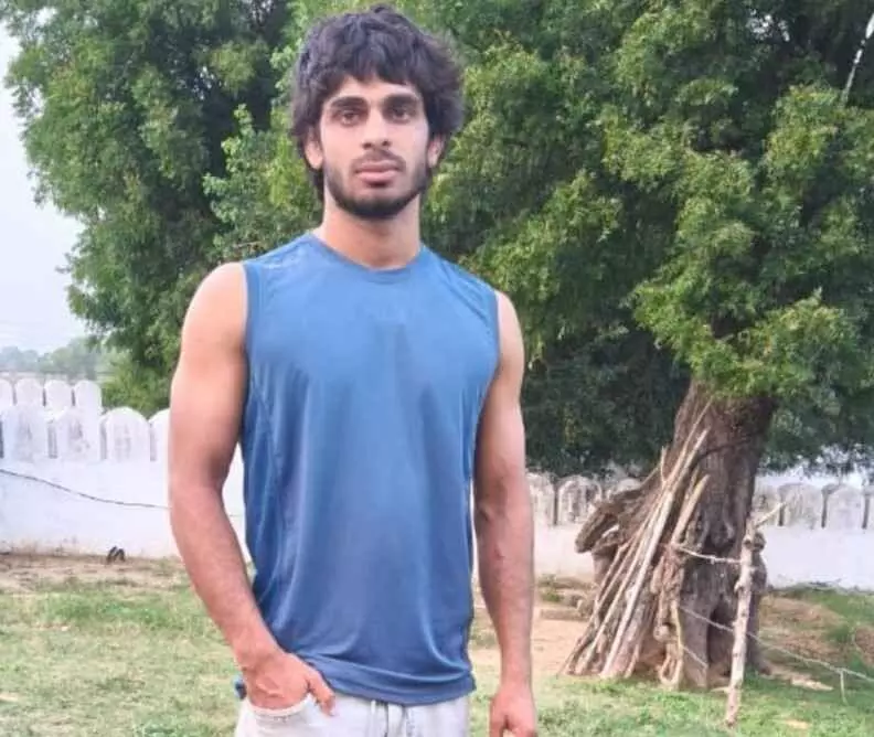 Wazirpur student Barish Khan won silver medal in wrestling competition