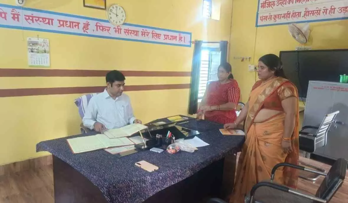 District Collector Utsav Kaushal conducts surprise inspection of Didawali School District Collector Utsav Kaushal conducts surprise inspection of Didawali School