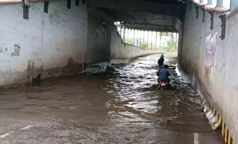 Railway bridge in Kheroda submerged, traffic disrupted, villagers worried Railway bridge in Kheroda submerged, traffic disrupted, villagers worried