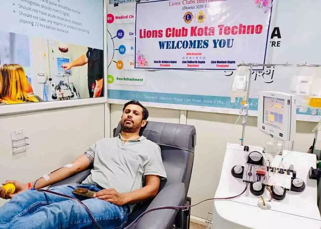 Anupam Jain shows compassion, gives new life to a seriously ill dengue patient Anupam Jain shows compassion, gives new life to a seriously ill dengue patient