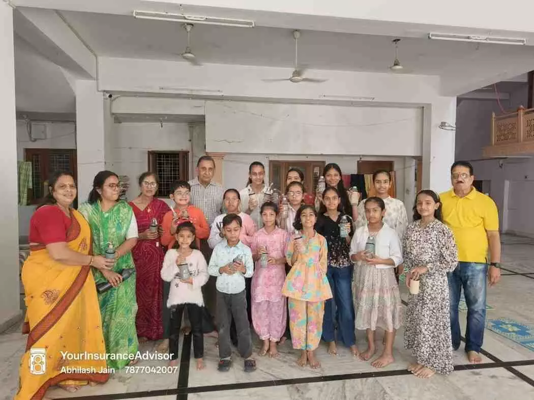 Away from firecrackers, children lit the lamp of non-violence. Away from firecrackers, children lit the lamp of non-violence.