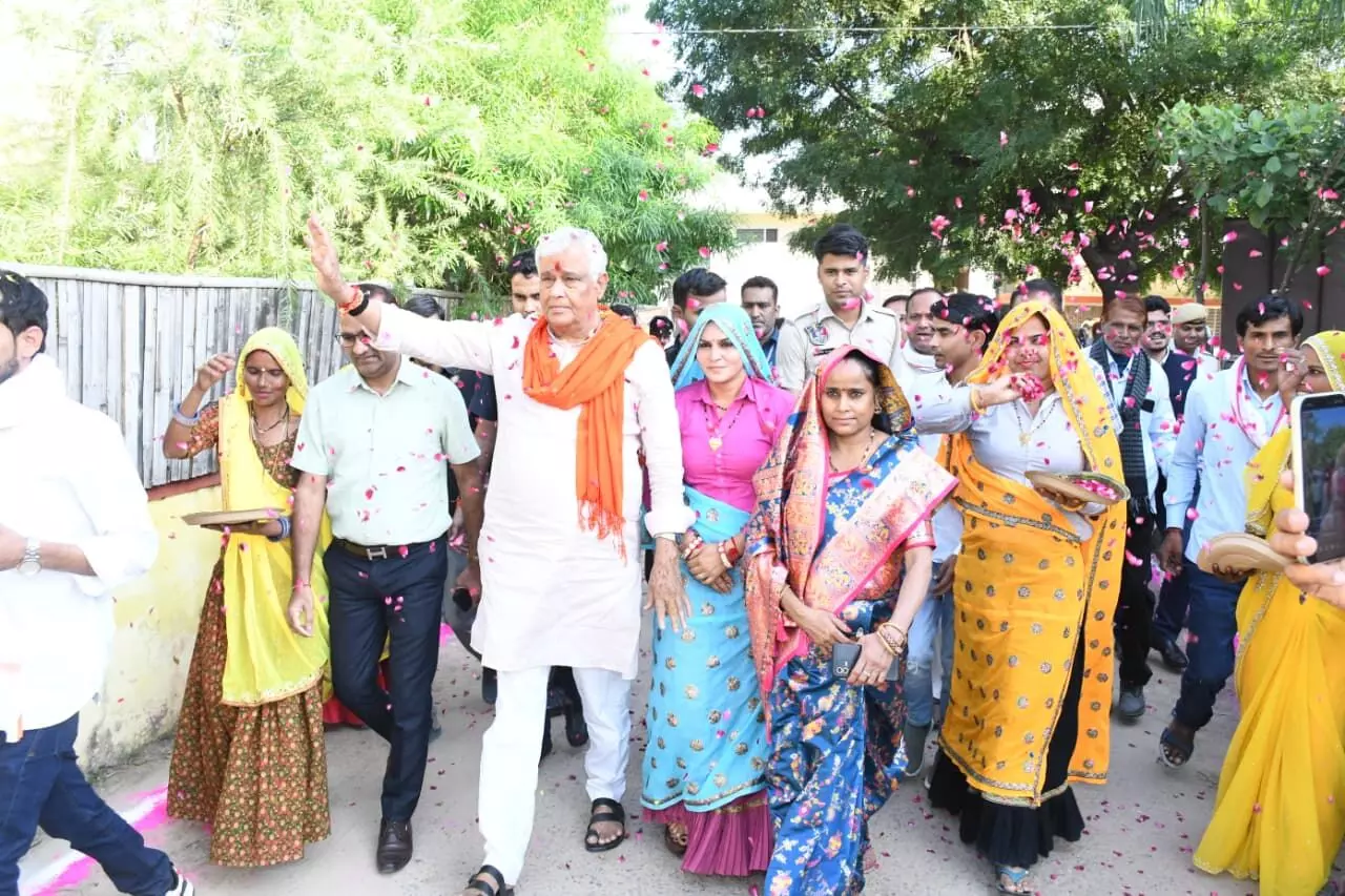डॉ. किरोड़ी लाल मीना ने मिलावट के खिलाफ जनता से की अपील, सादगीपूर्ण आयोजन में किए करोड़ों के विकास कार्यों का लोकार्पण डॉ. किरोड़ी लाल मीना ने मिलावट के खिलाफ जनता से की अपील, सादगीपूर्ण आयोजन में किए करोड़ों के विकास कार्यों का लोकार्पण