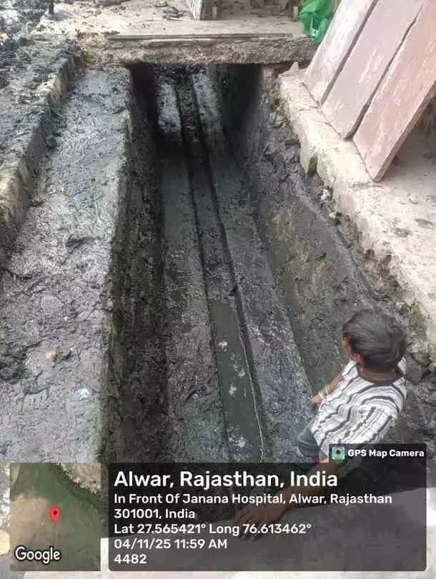Municipal Commissioner Sohan Singh Naruka in action mode, drain cleaning drive started on main roads