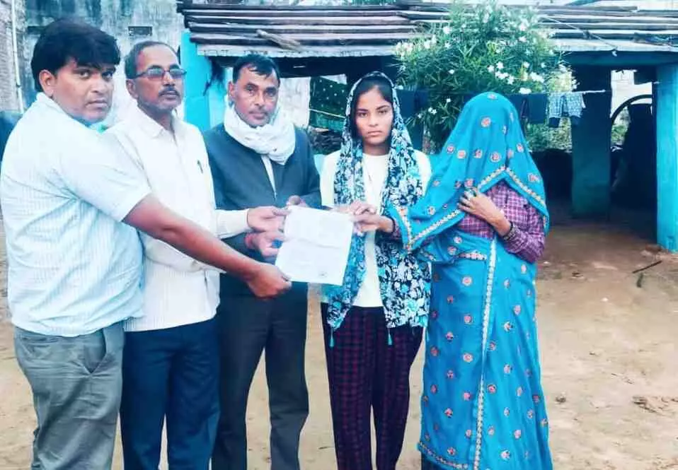 Villagers raised two lakh rupees for the daughters future. Villagers raised two lakh rupees for the daughters future.