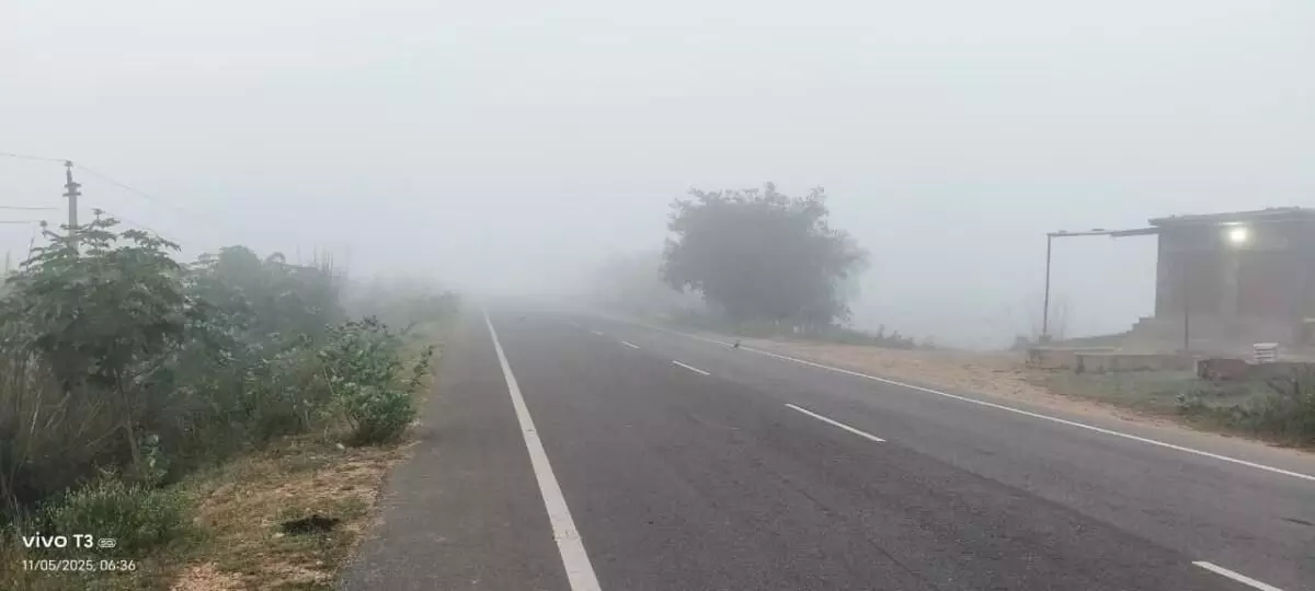Bayana wrapped in a blanket of fog, the chill increased the cold in early November.