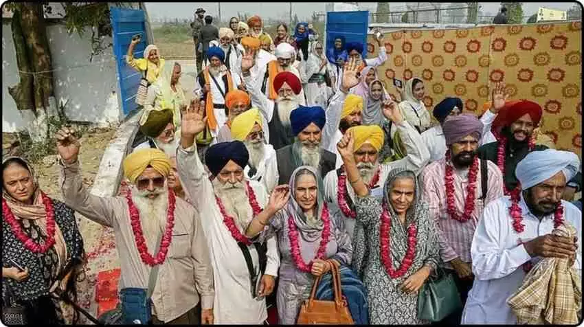 Devotion halted at the Pakistani border; Hindu families Devotion halted at the Pakistani border; Hindu families
