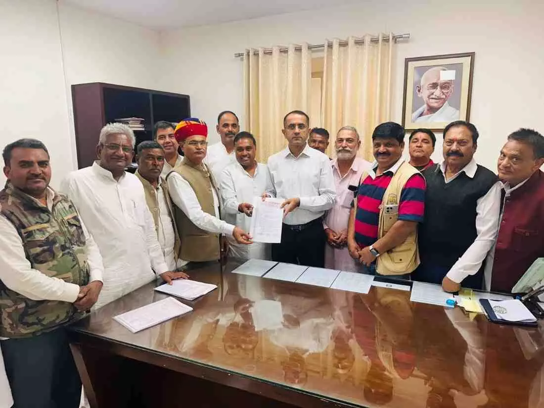 A delegation of the Sarpanch Sangh A delegation of the Sarpanch Sangh