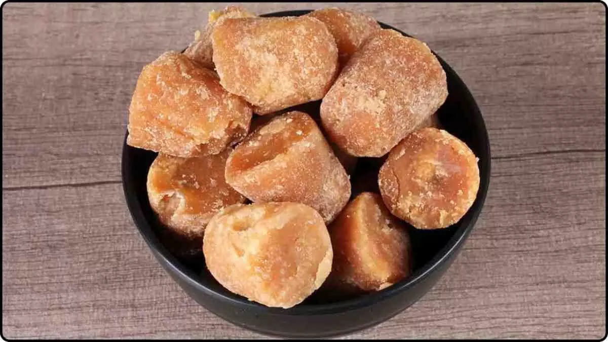 Jaggery has numerous benefits, including improving digestion and improving the health of the body. Jaggery has numerous benefits, including improving digestion and improving the health of the body.