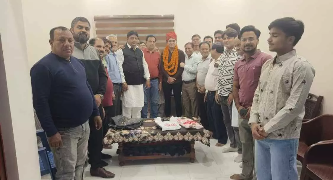 CA Gaurav Dharmchandani was honored by the respected Sindhi Panchayat in Nohar.