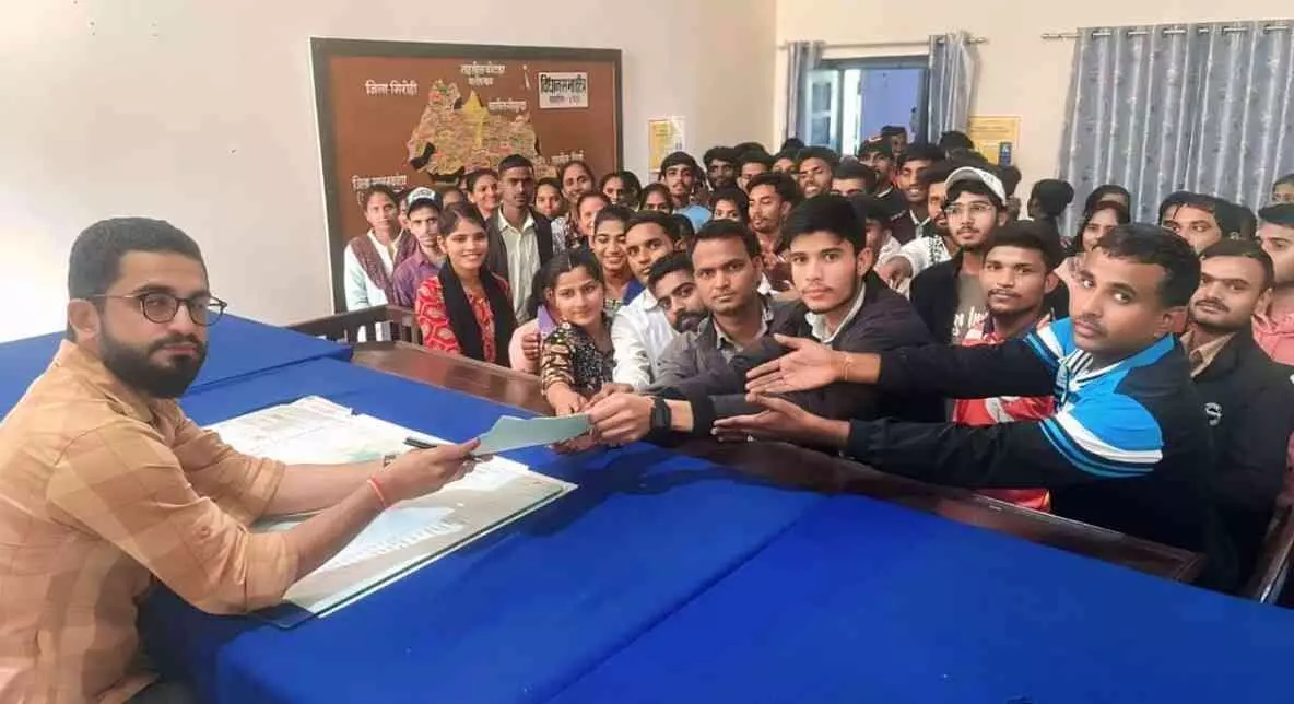 Unemployed youth of TSP area demanded increase in posts in teacher Unemployed youth of TSP area demanded increase in posts in teacher