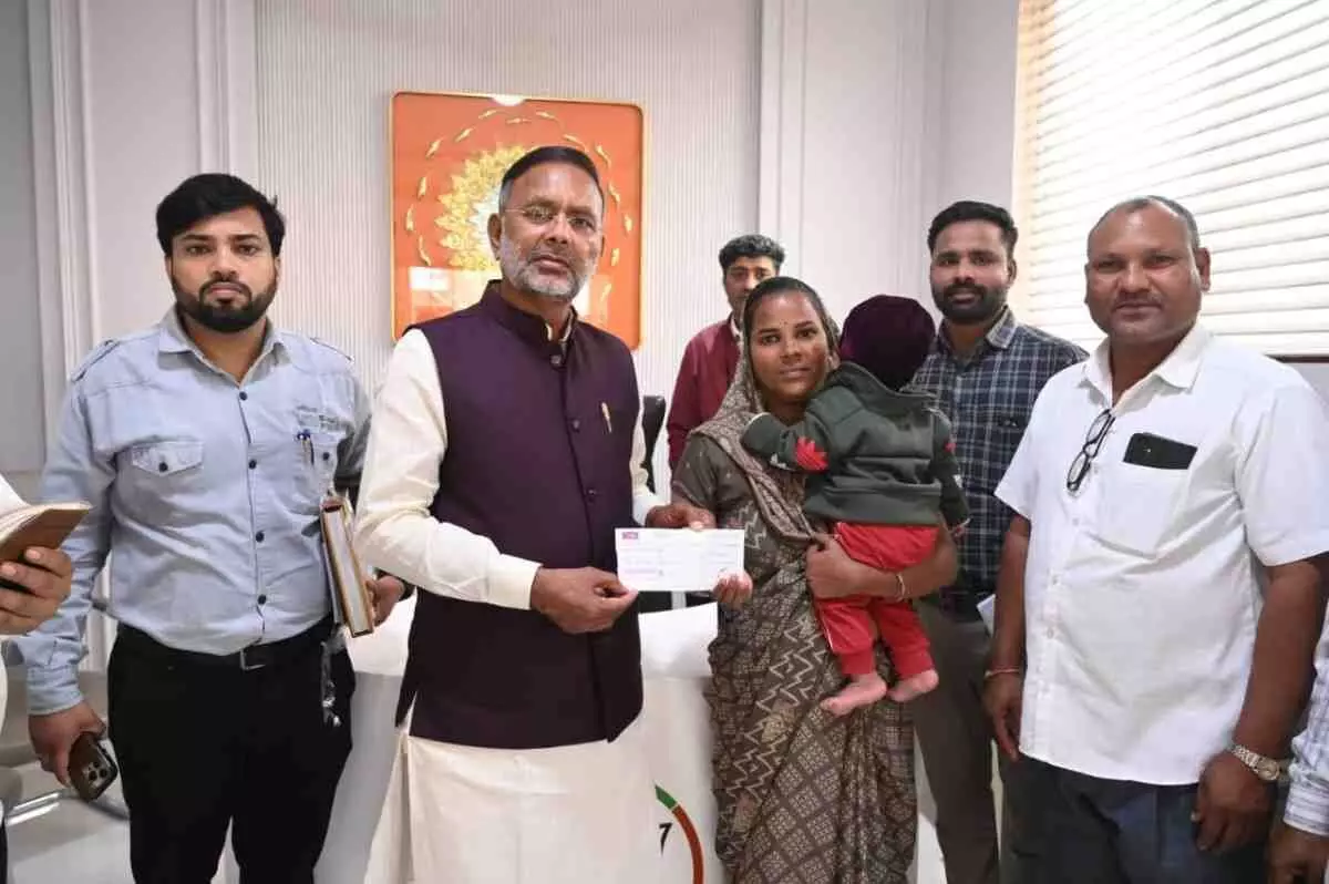 Energy Minister Nagar handed over financial assistance