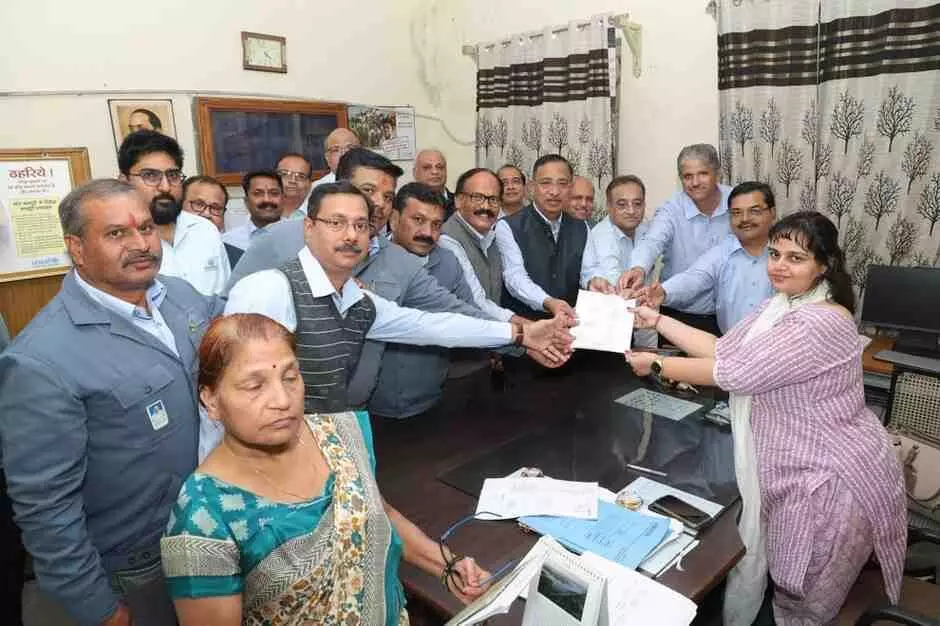 Historic tripartite agreement at Shriram Fertilizers Historic tripartite agreement at Shriram Fertilizers
