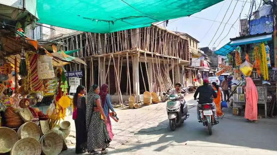 Illegal constructions on the procession