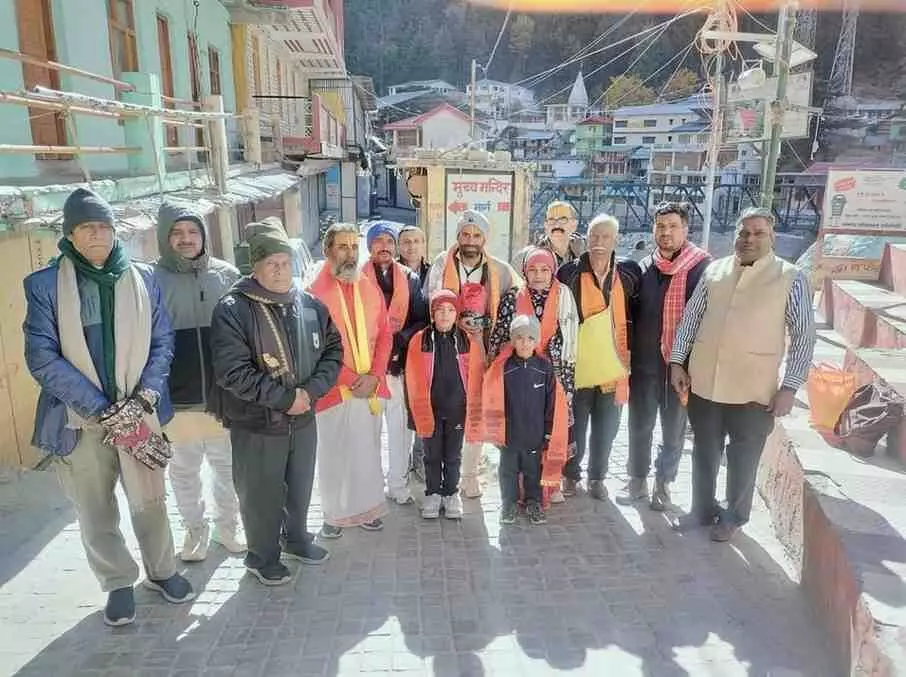 गंगोत्री धाम में मां गंगा मंदिर में हवन के साथ शुरू हुआ नदियां हमारी जीवन रेखा अभियान का द्वितीय चरण