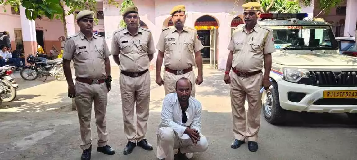 Panchayat Samiti member arrested for smuggling smack, Panchayat Samiti member arrested for smuggling smack,