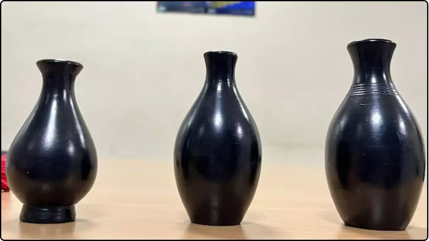 Eco-friendly black pottery firing method India Eco-friendly black pottery firing method India