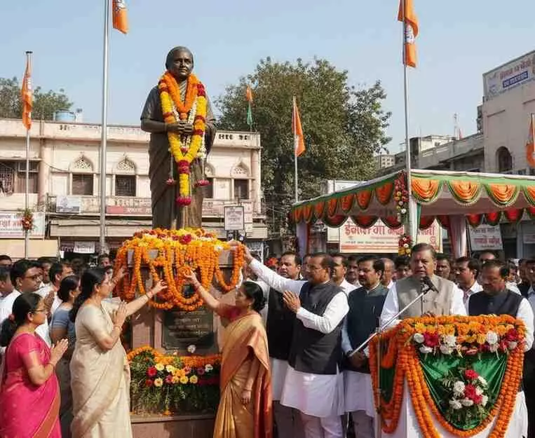 Congress organised a grand garlanding ceremony Congress organised a grand garlanding ceremony