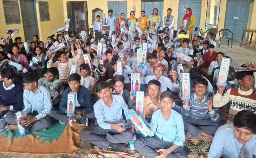 Philanthropists distributed notebooks, Philanthropists distributed notebooks,