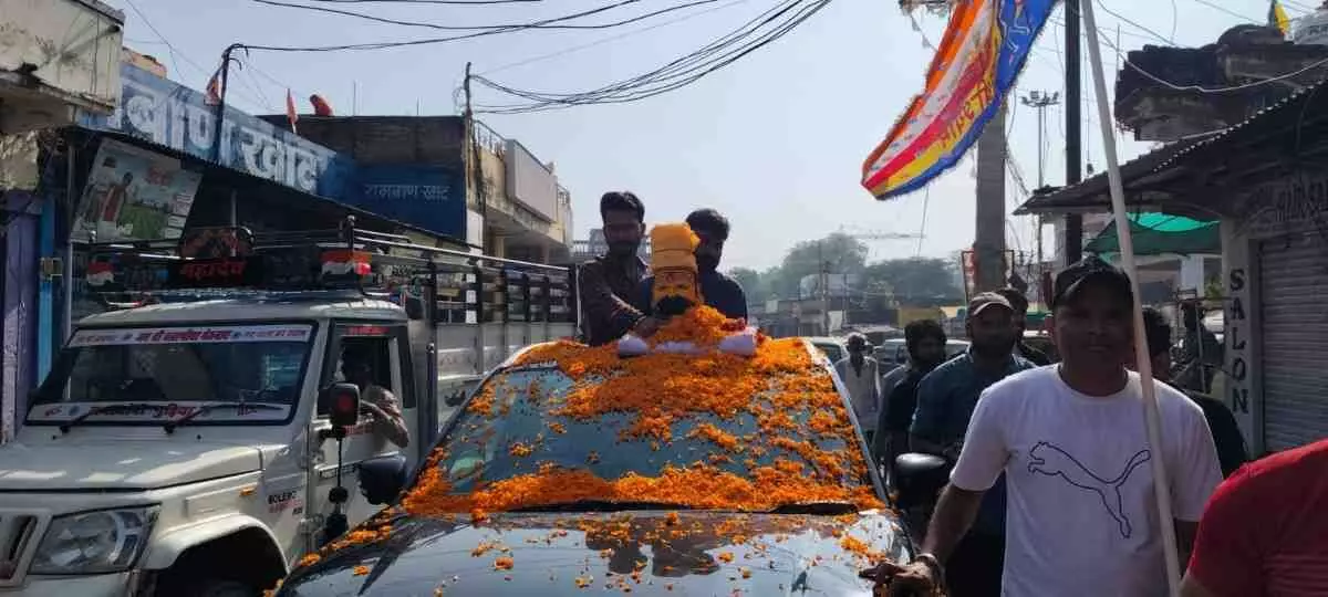 Grand welcome to Khatu Shyams Nishan Yatra Grand welcome to Khatu Shyams Nishan Yatra