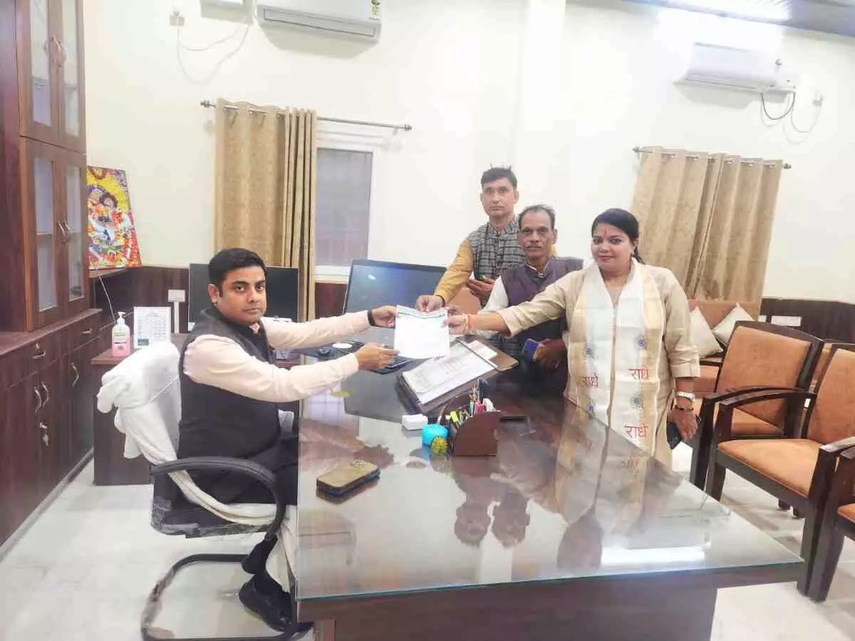 Mahila Congress submitted a memorandum