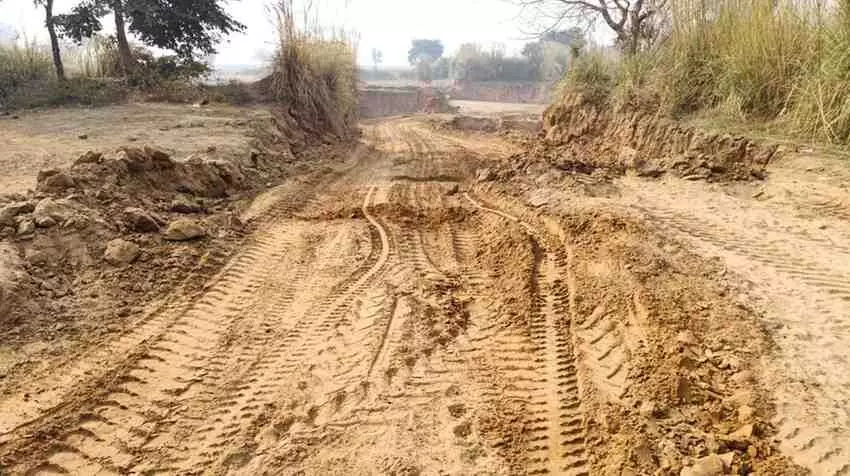 Illegal mining by land mafia in Moodota Illegal mining by land mafia in Moodota