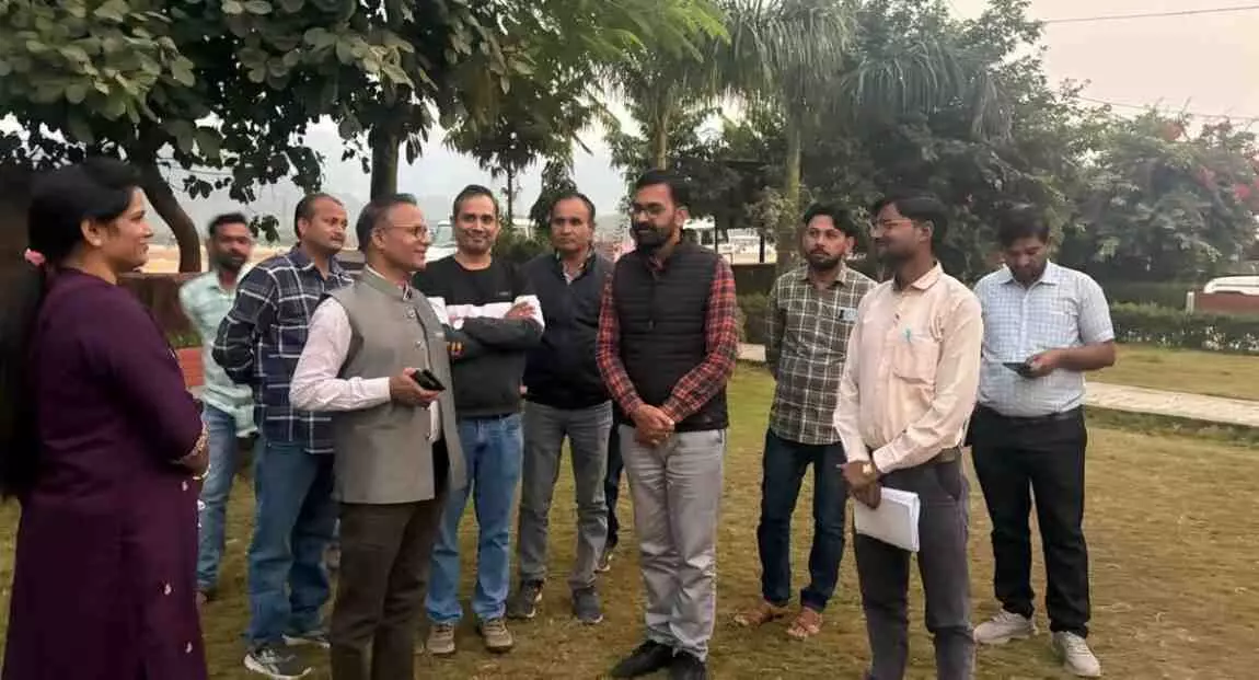 Additional Commissioner inspects Khilchipur Gram Panchayat,