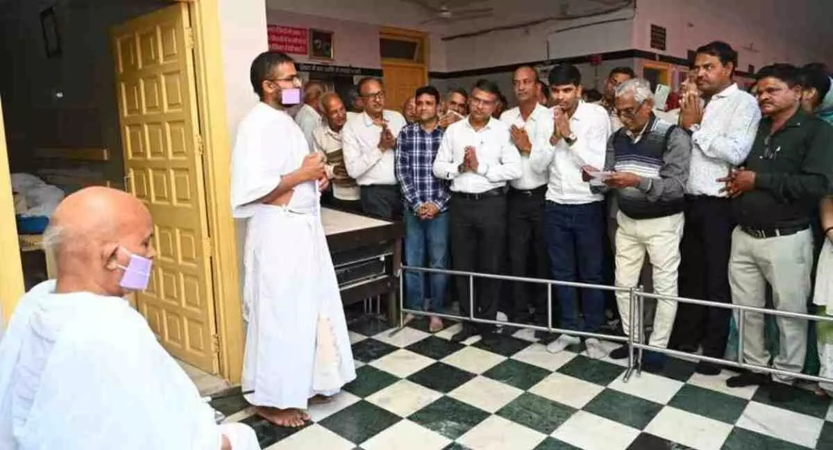 Amet Shravak Samaj performed Guru Darshan Seva Upasana