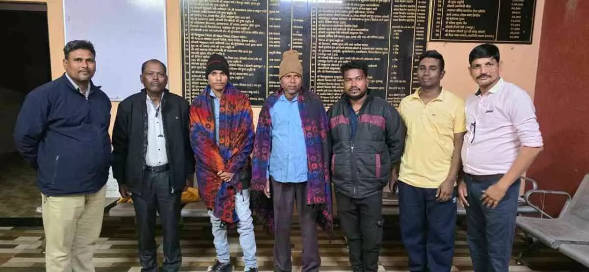Hindauns Apna Ghar Ashram reunited two Prabhujis with their lost family members after two years. Hindauns Apna Ghar Ashram reunited two Prabhujis with their lost family members after two years.