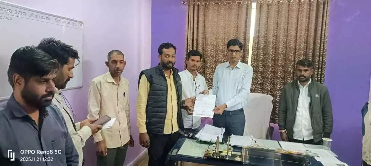 लसाड़िया उपखंड में 3 वर्षों से किसानों को खाद की किल्लत, सहकारी समितियों ने ज्ञापन सौंपकर की उपलब्ध कराने की मांग