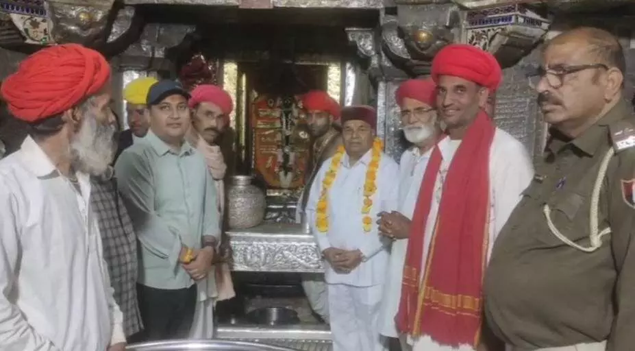 Karnataka Governor Thaawarchand Gehlot had a grand darshan at the Shri Charbhuja Nath Temple Karnataka Governor Thaawarchand Gehlot had a grand darshan at the Shri Charbhuja Nath Temple