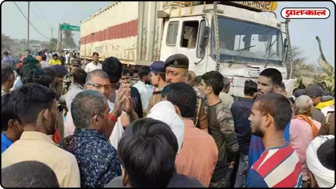 Bihar NH-31: Auto and truck collide, passengers die Bihar NH-31: Auto and truck collide, passengers die