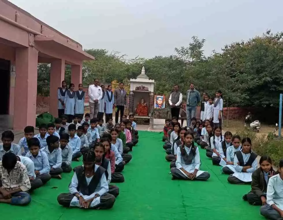 Hundreds of children Hundreds of children