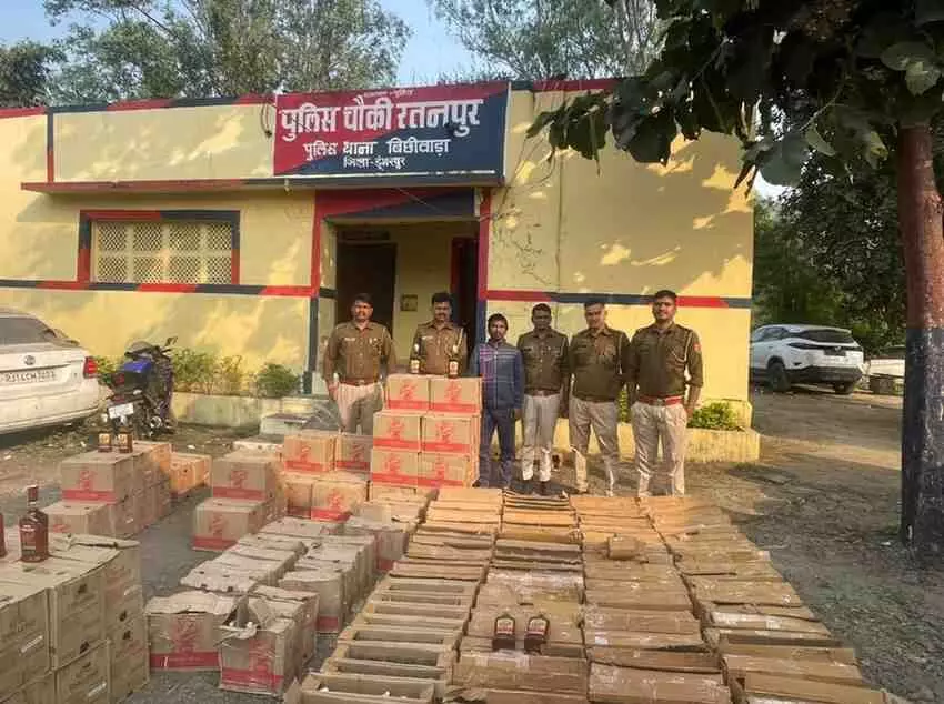 Bichhiwara police seized illegal English liquor Bichhiwara police seized illegal English liquor