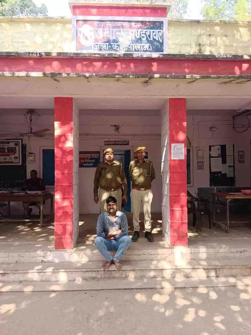 मंडरायल पुलिस ने धावली तिराहे से 195 पव्वे अवैध शराब और 7 बीयर बोतल के साथ आरोपी गिरफ्तार मंडरायल पुलिस ने धावली तिराहे से 195 पव्वे अवैध शराब और 7 बीयर बोतल के साथ आरोपी गिरफ्तार