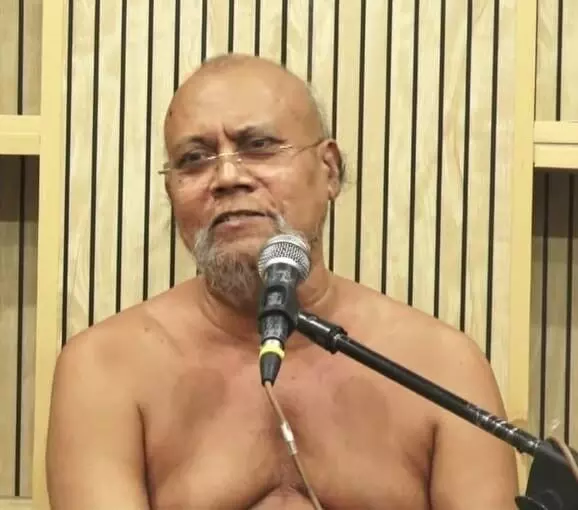 Acharya 108 Pragyasagar Ji Muniraj delivered a message