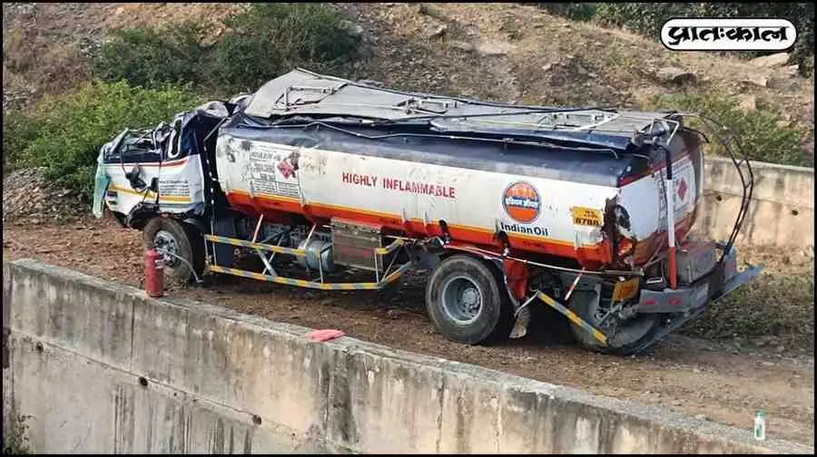 Petrol tanker overturns in Ranghat, driver injured