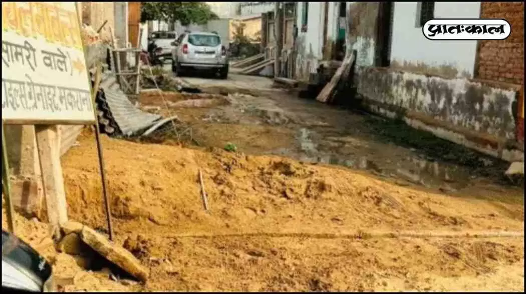 The road in Shyam Sarovar Colony has become a swamp, The road in Shyam Sarovar Colony has become a swamp,