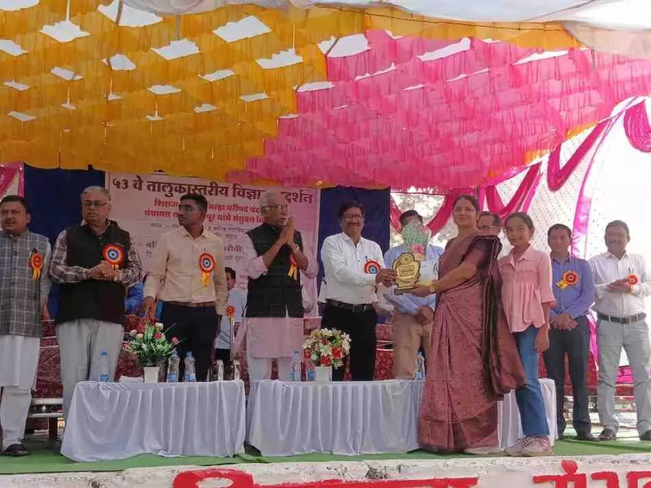 Chimur shines with pride in the taluka level science exhibition, Ms. Musrat Jahan Khan gets first place Chimur shines with pride in the taluka level science exhibition, Ms. Musrat Jahan Khan gets first place