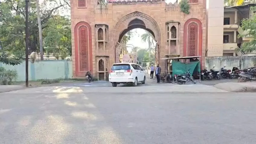 ED raids Jamia Millia Islamia in Akkalkot; day-long raid at four locations creates panic in the city ED raids Jamia Millia Islamia in Akkalkot; day-long raid at four locations creates panic in the city