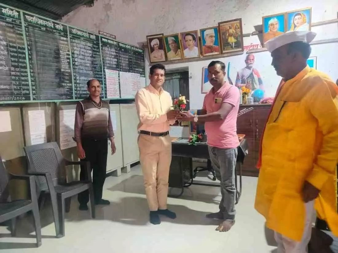 Teacher shortage in Pimpri Ganeshpur, Morshi taluka, ends; Dhananjay Pandavs protest succeeds Teacher shortage in Pimpri Ganeshpur, Morshi taluka, ends; Dhananjay Pandavs protest succeeds