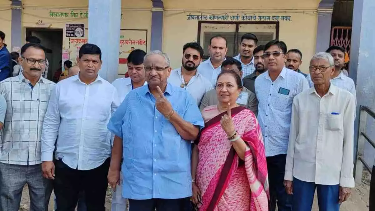 Dhule civic elections: Record-breaking turnout in Pimpalner, allegations of money distribution in Shindkheda; results to be announced on December 21st Dhule civic elections: Record-breaking turnout in Pimpalner, allegations of money distribution in Shindkheda; results to be announced on December 21st