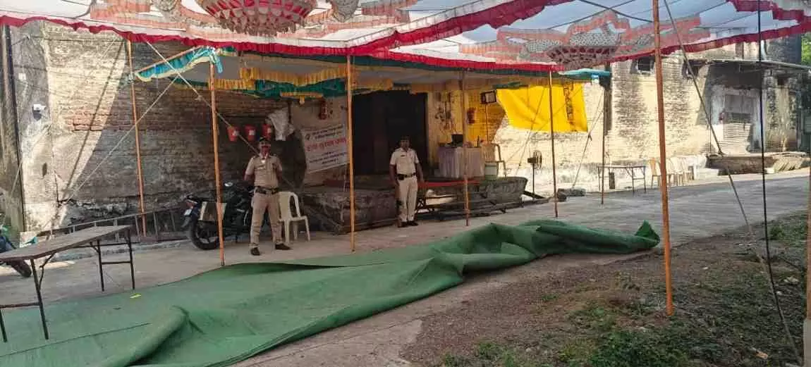 EVMs are under increased scrutiny and candidates are on edge: 70% voter turnout in Nandurbars four municipal councils, with counting taking place on December 21st. EVMs are under increased scrutiny and candidates are on edge: 70% voter turnout in Nandurbars four municipal councils, with counting taking place on December 21st.