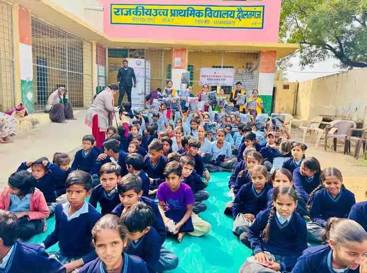 Sweaters, bright faces: Lions Club Kota Sweaters, bright faces: Lions Club Kota